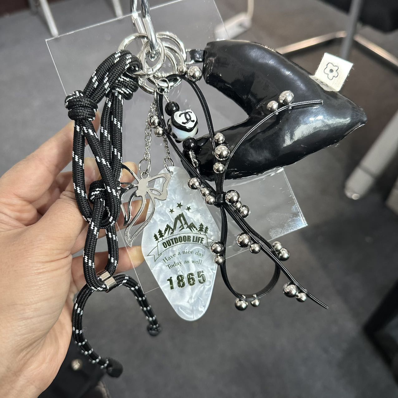 Exquisiter Taschenanhänger der – Decor Lighting Phone Number Bewertung und Preis